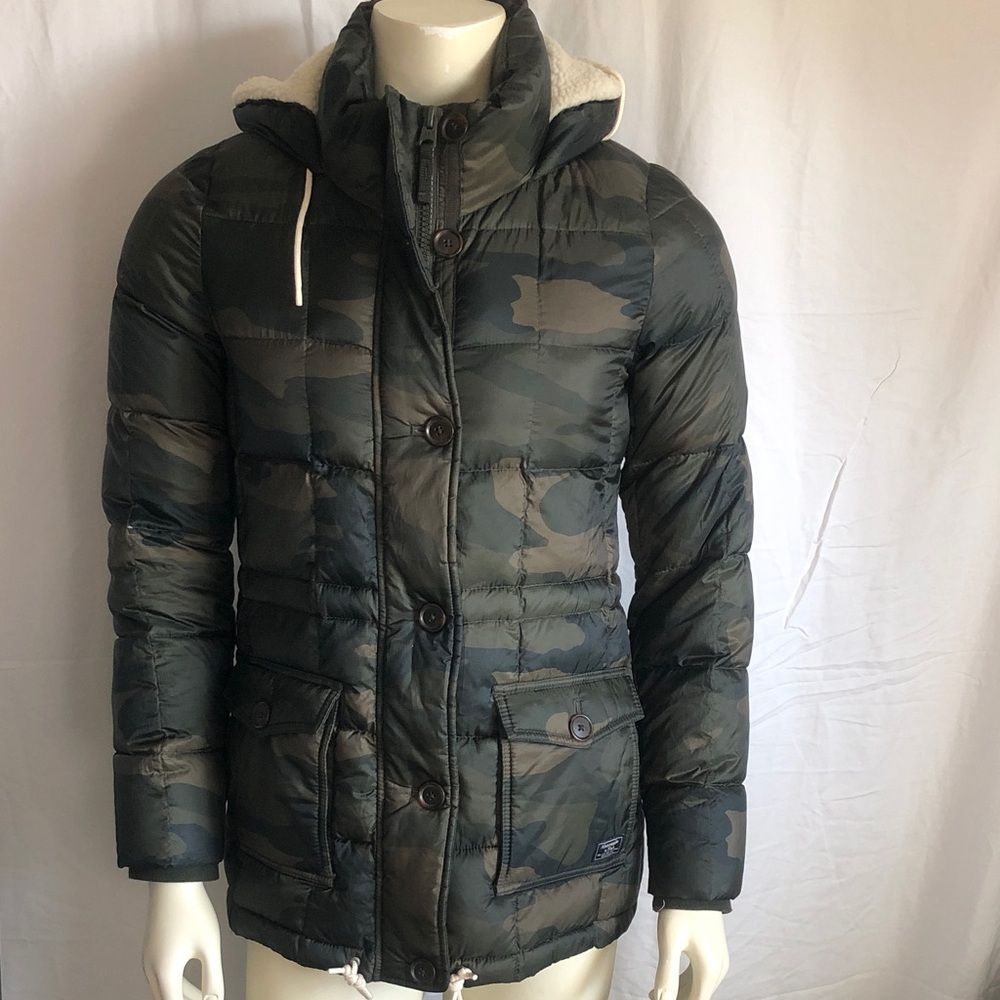Abercrombie & Fitch Men's Green Camouflage Puffer Jacket